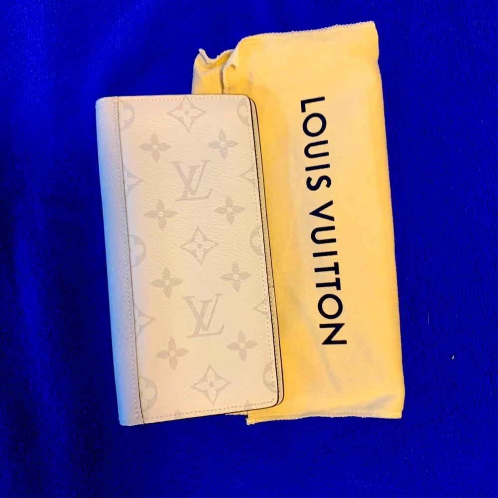 Louis Vuitton wallet brand new